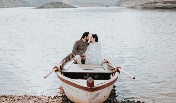 水瓶座与金牛座：水火不容的星座关系深度剖