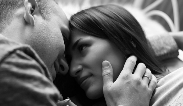 狮子男性格全解析：自信魅力与领导风范