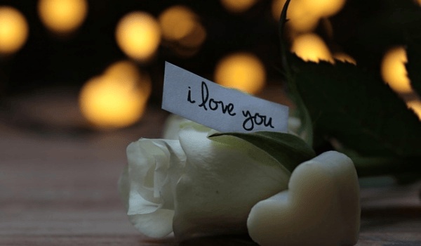 情深不露：最易陷入单相思的三大星座揭秘